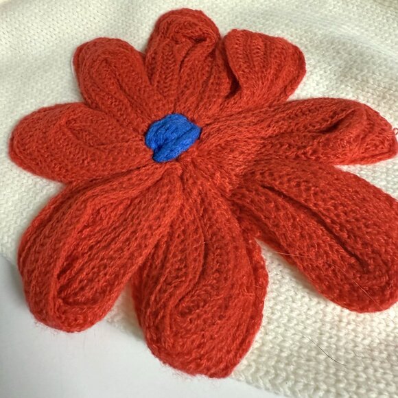 Davi & Dani Sweater - Picture 12 of 12